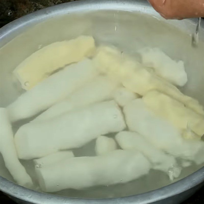 Step 2 Prepare the other ingredients for cassava soup