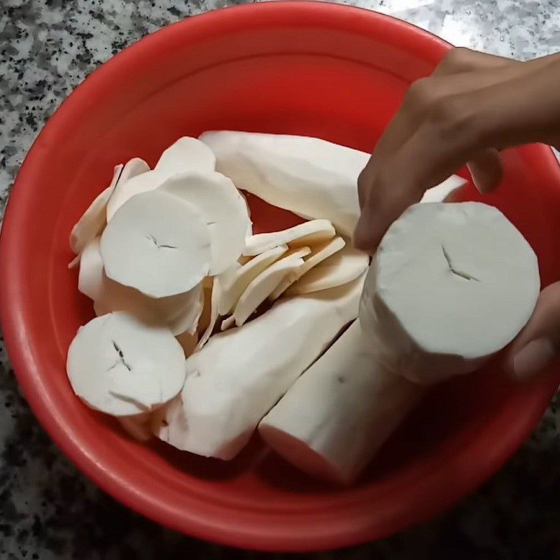 Step 1 Prepare the cassava Fried Cassava