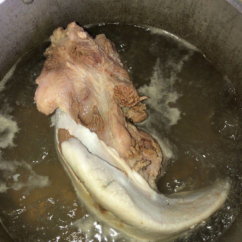 Step 1 Prepare pig's tongue Papaya salad with pig's tongue