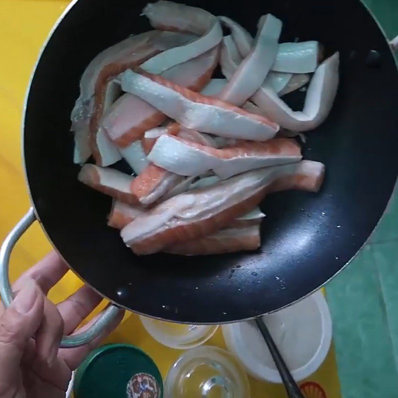 Step 1 Prepare the salmon belly Salmon belly cooked with pineapple