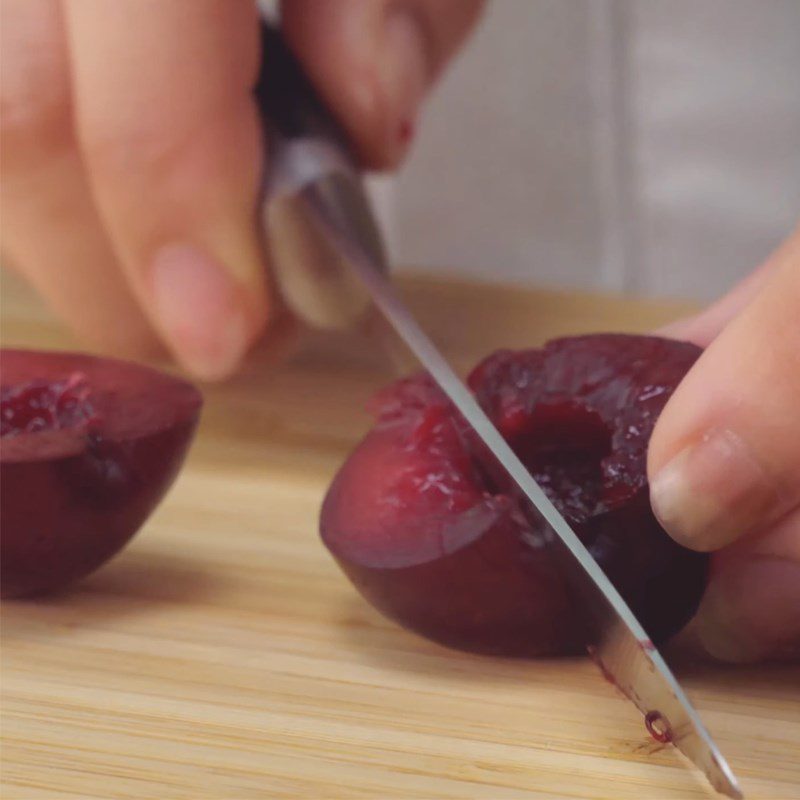 Step 3 Prepare the plums Almond tart