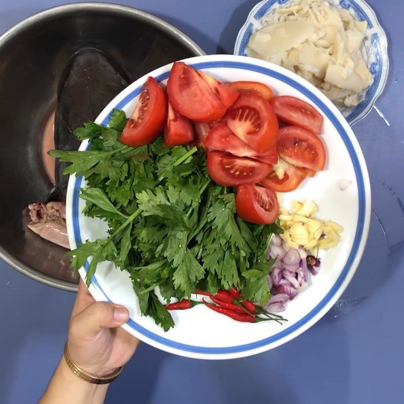 Step 3 Prepare the other ingredients Sour fish soup with bamboo shoots