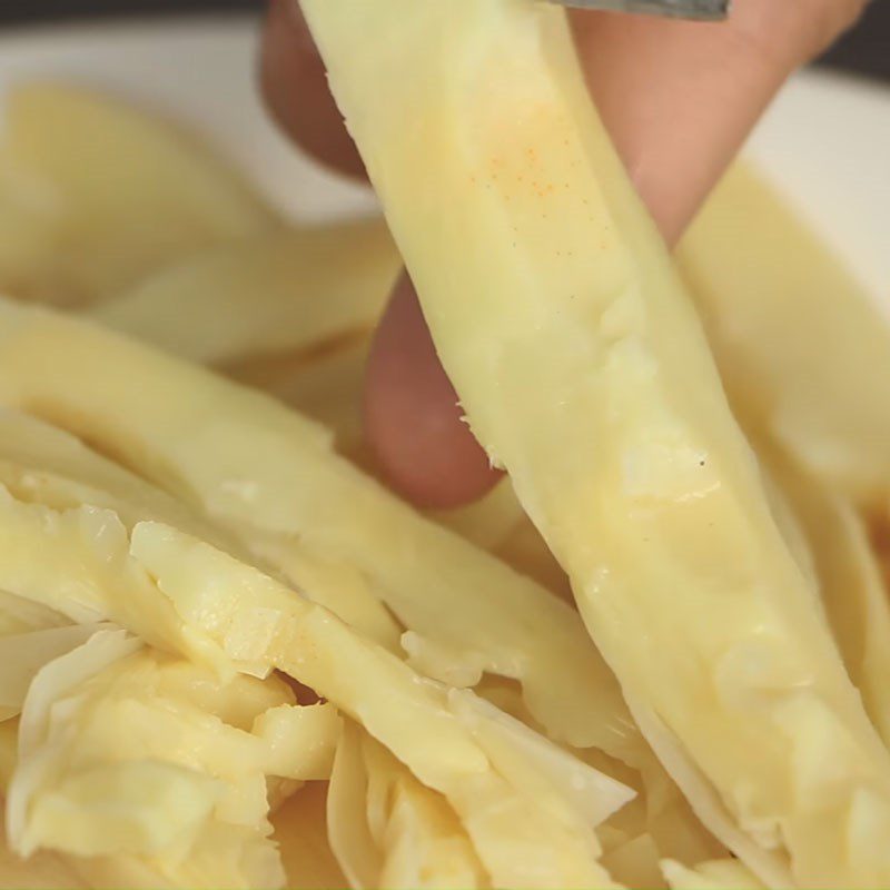 Step 2 Preparing fresh bamboo shoots for braised pig's trotters