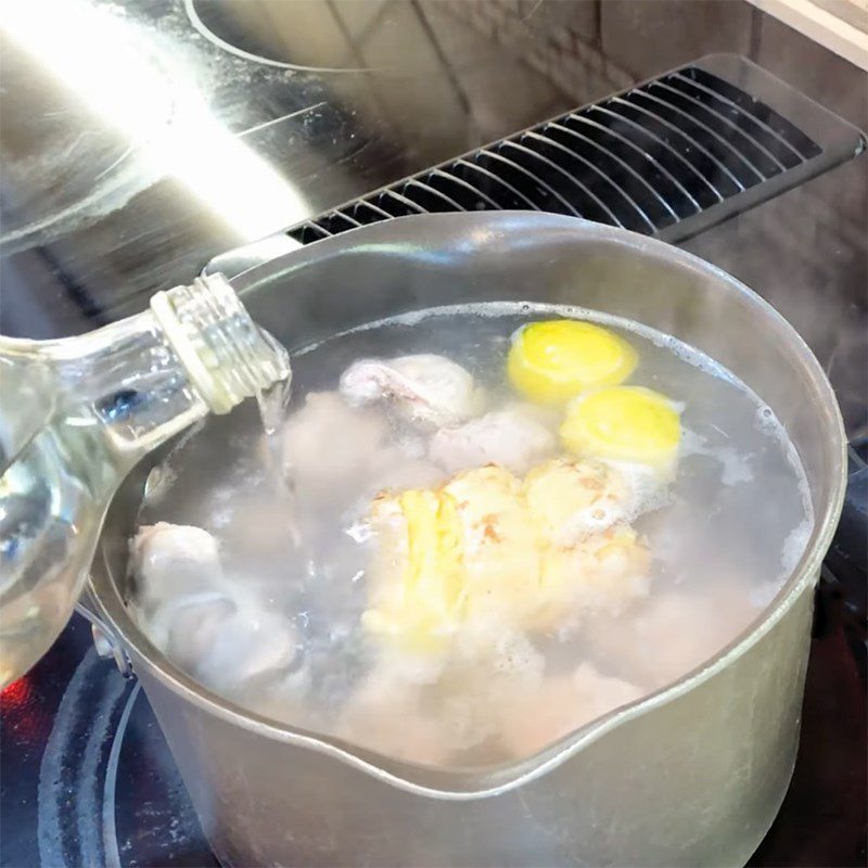 Step 1 Prepare chicken gizzards Stir-fried chicken gizzards with rambutan