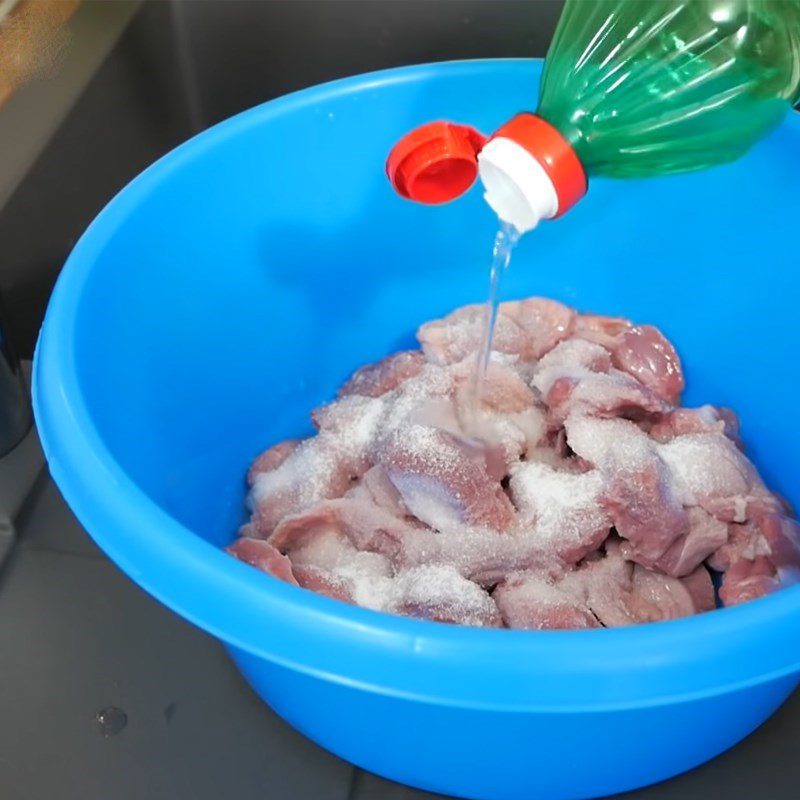 Step 1 Prepare the chicken gizzards Stir-Fried Gourd with Chicken Gizzards