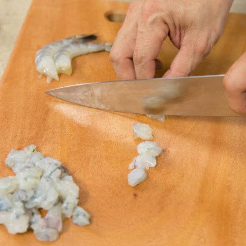 Step 1 Prepare the squid and shrimp Stuffed squid with fried almonds