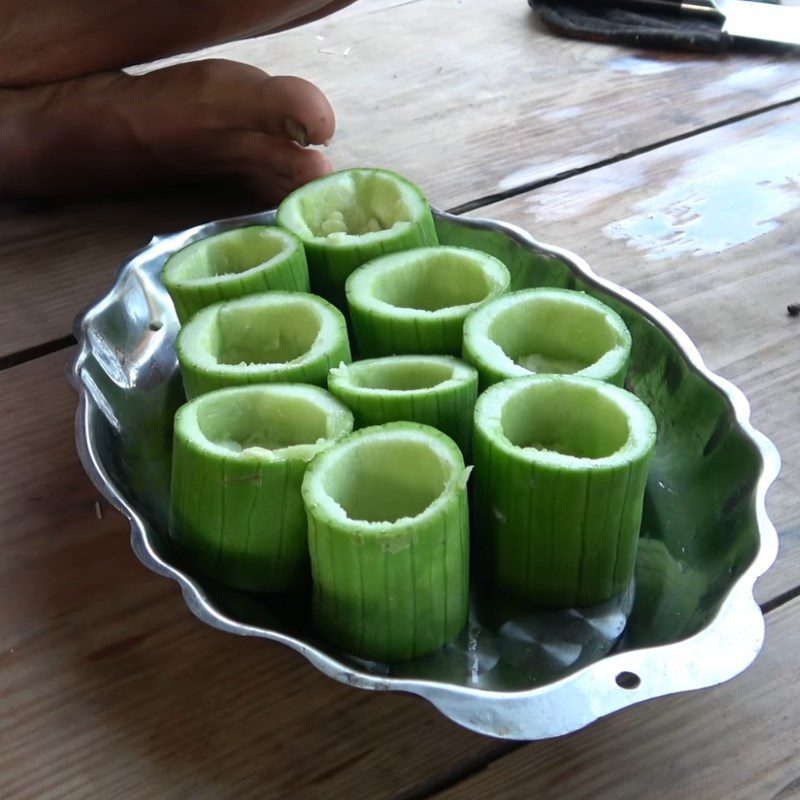 Step 2 Preparing the sponge gourd Steamed mackerel with sponge gourd