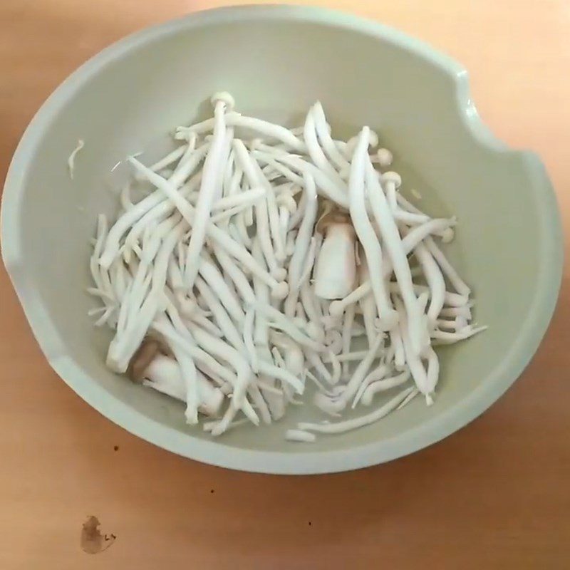 Step 1 Prepare mushrooms for vegetarian nem thinh from enoki mushrooms