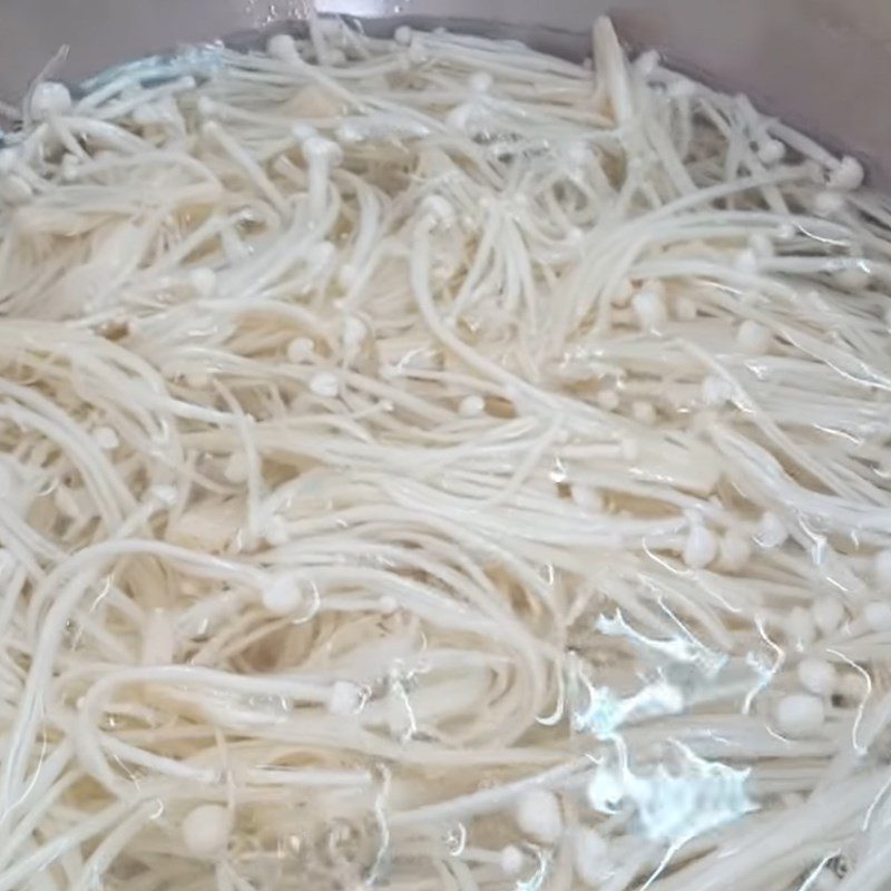 Step 1 Prepare enoki mushrooms Vegetarian Fried Spring Rolls from enoki mushrooms