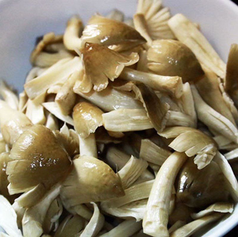 Step 1 Prepare the mushrooms and other ingredients for Mushroom Pancakes