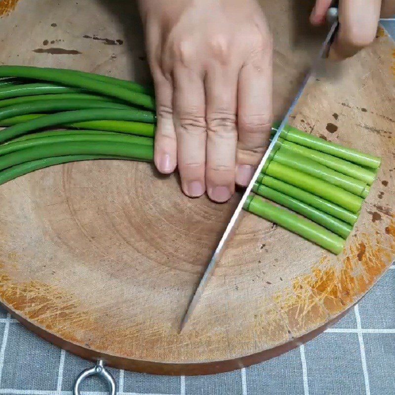 Step 1 Prepare the garlic shoots Garlic Shoots Stir-fried with Mushrooms