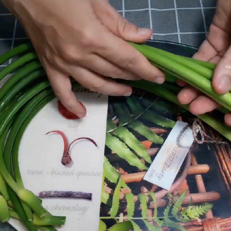 Step 1 Prepare the garlic shoots Garlic Shoots Stir-fried with Mushrooms