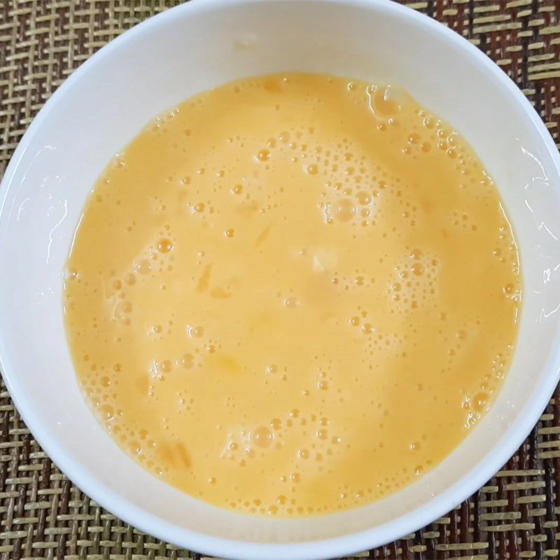 Step 1 Prepare the ingredients for Fried Laughing Cow Cheese with Bread Flour