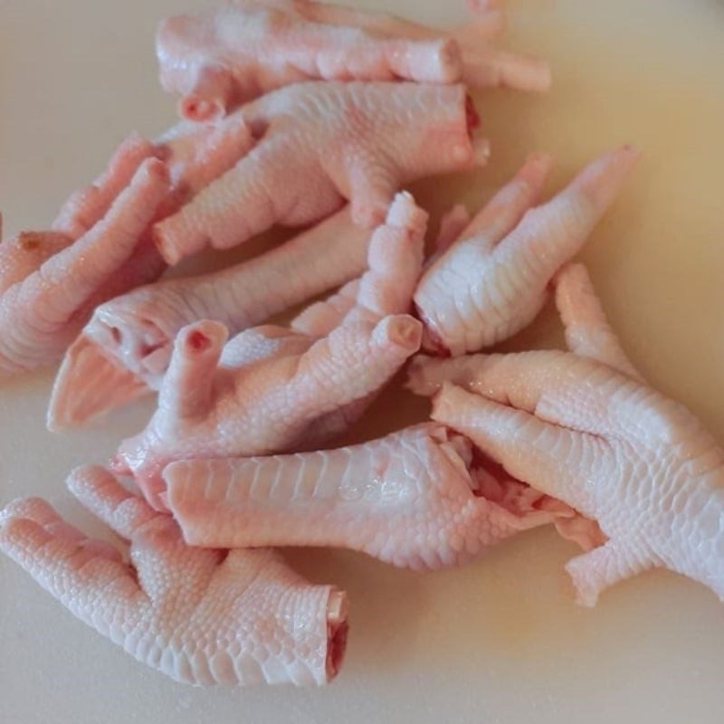 Step 1 Prepare the ingredients Spicy Chicken Feet Stir-fry