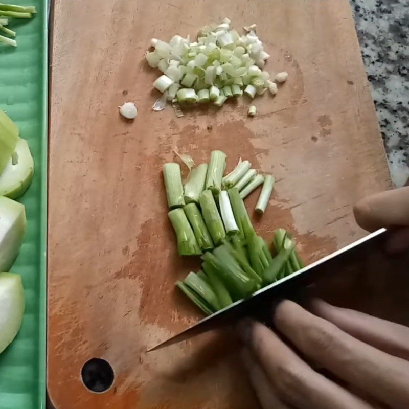 Step 1 Prepare the ingredients for the Fish Cake Melon Soup