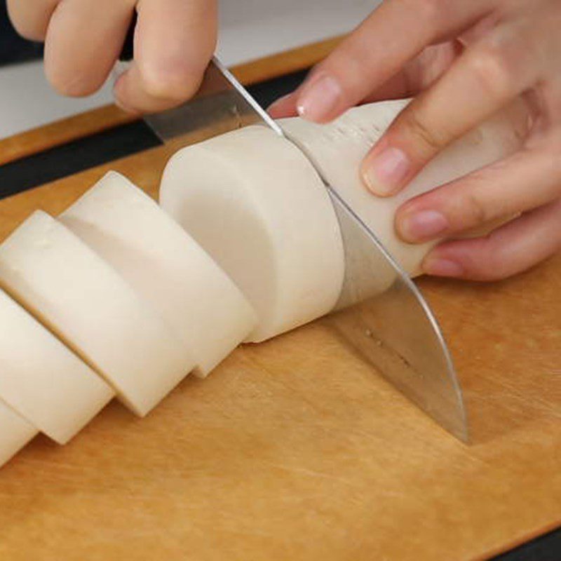 Step 1 Prepare the ingredients for Radish Fish Cake Soup