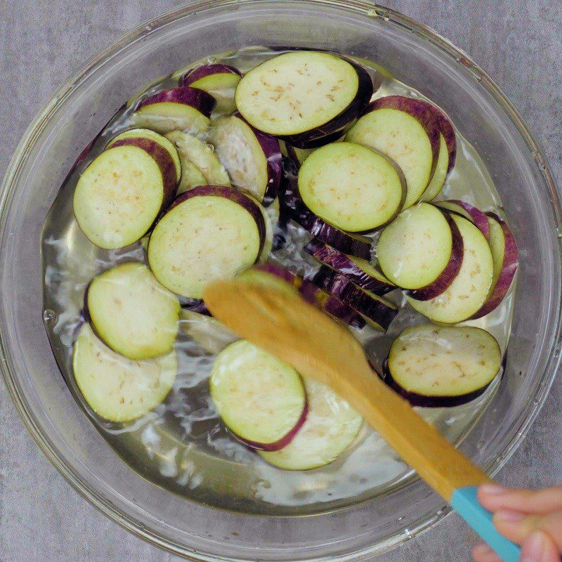 Step 1 Prepare the ingredients for Stir-fried Eggplant with Garlic and Chili