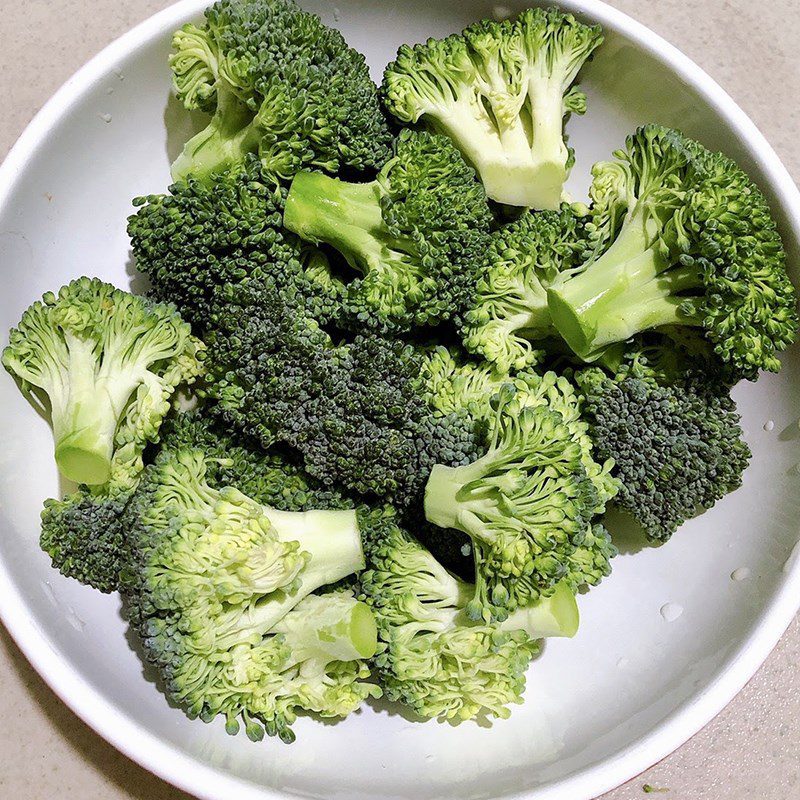 Step 1 Prepare the ingredients for Stir-fried Shrimp with Broccoli