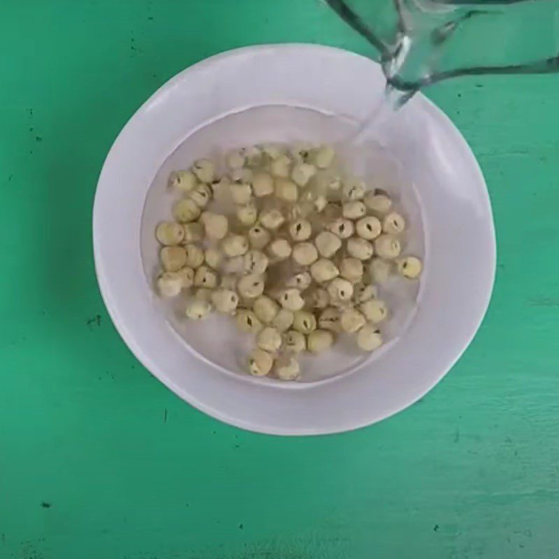 Step 1 Prepare ingredients for stir-fried quail eggs with tamarind