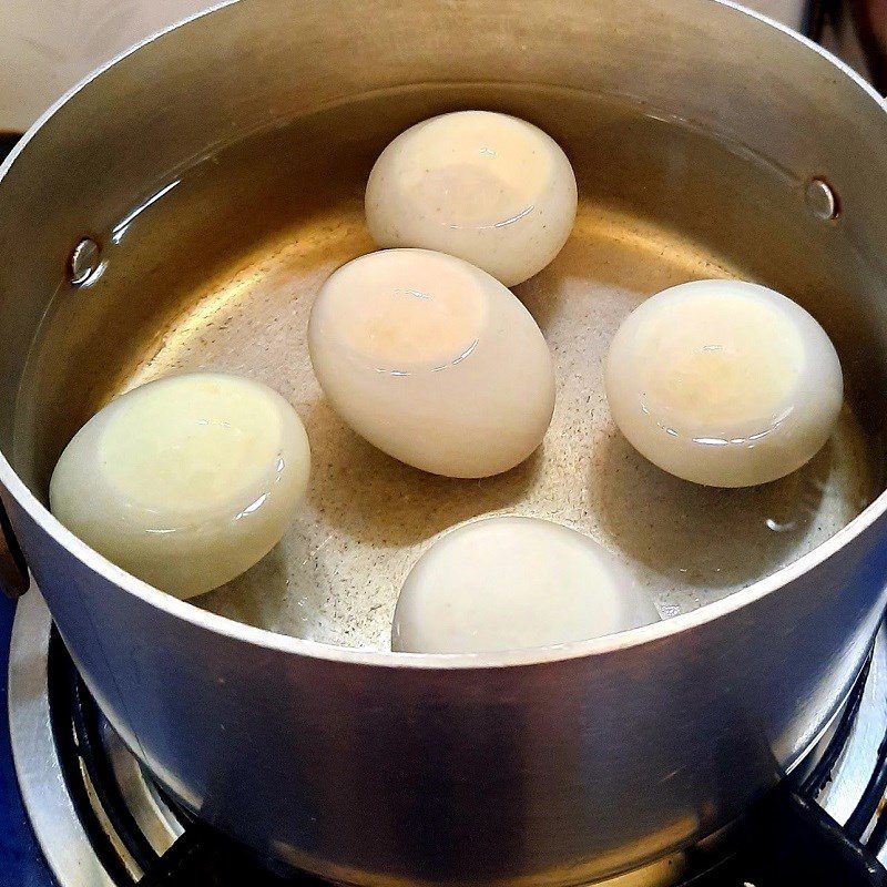 Step 1 Prepare the ingredients for fertilized duck eggs stir-fried with tamarind