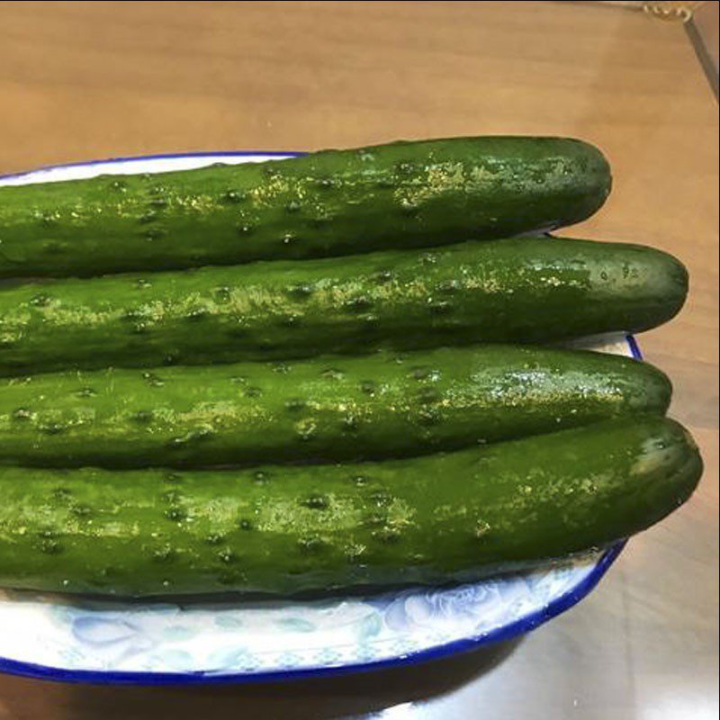 Step 1 Prepare ingredients for stir-fried cucumber with fish cakes