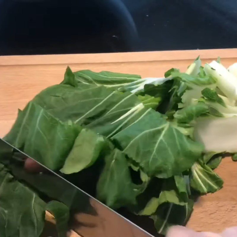 Step 1 Prepare ingredients for stir-fried shrimp with vegetables