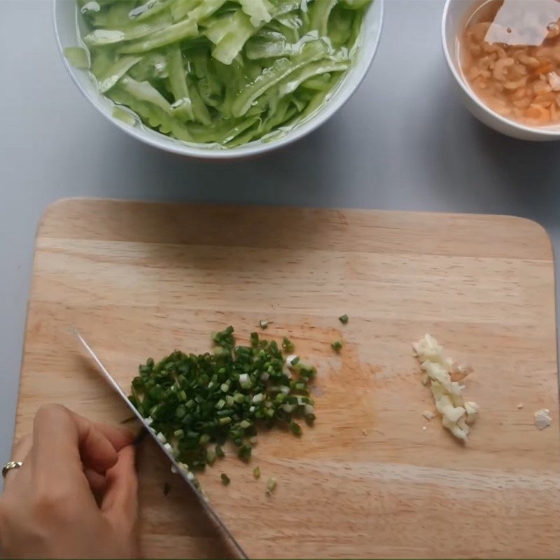 Step 1 Prepare the ingredients for Bitter melon soup with dried shrimp