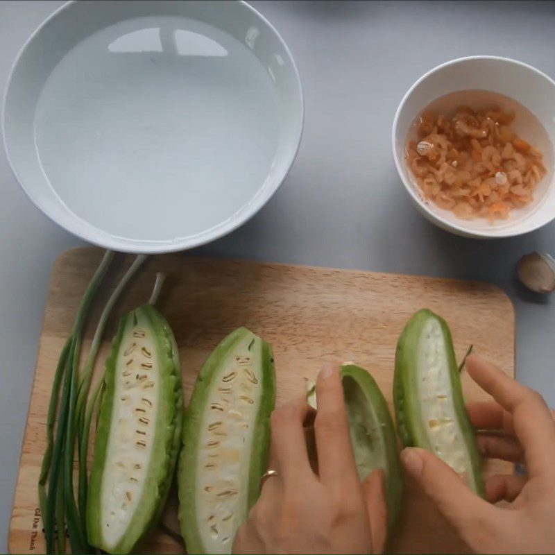 Step 1 Prepare the ingredients for Bitter melon soup with dried shrimp