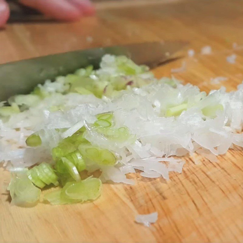 Step 1 Prepare the ingredients for Vegetarian Stir-fried Vermicelli with Cabbage