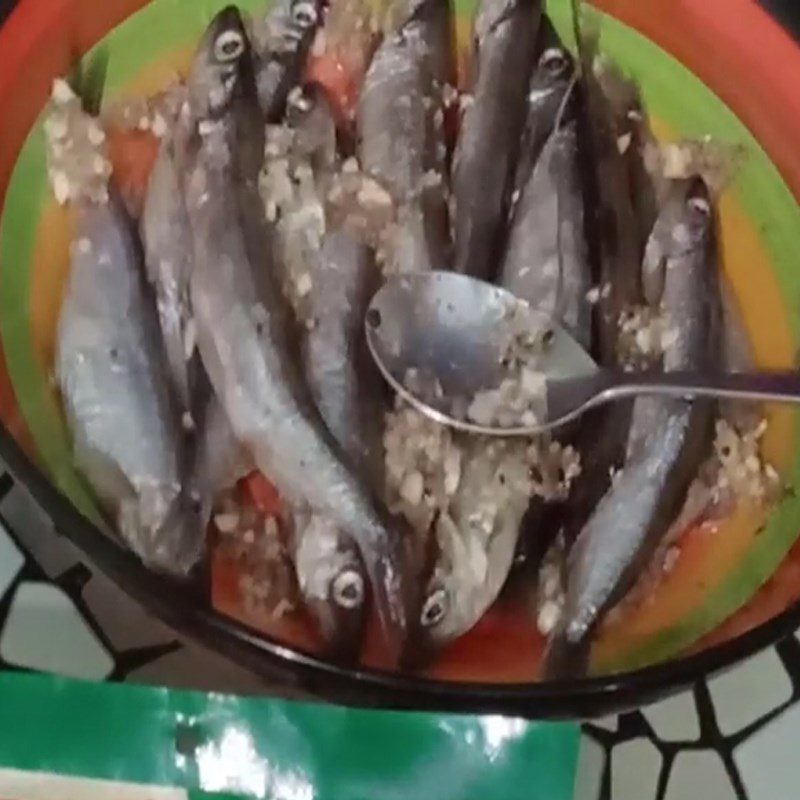 Step 1 Prepare the ingredients for Fried Fish Eggs