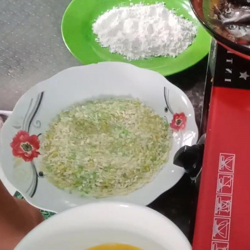 Step 1 Prepare the ingredients for Fried Fish Eggs