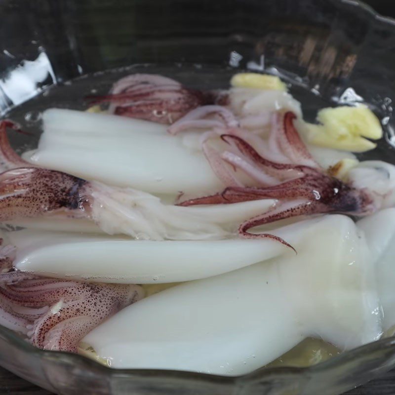 Step 1 Prepare the ingredients for Crispy Fried Squid with Salted Egg Butter Sauce