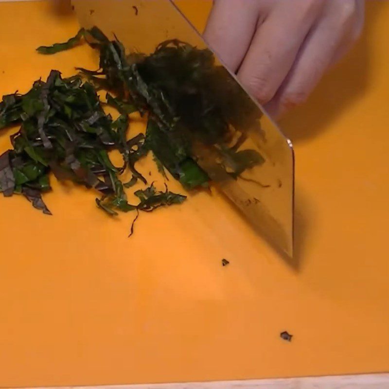 Step 1 Prepare ingredients for Egg Soup with Shiso Leaves