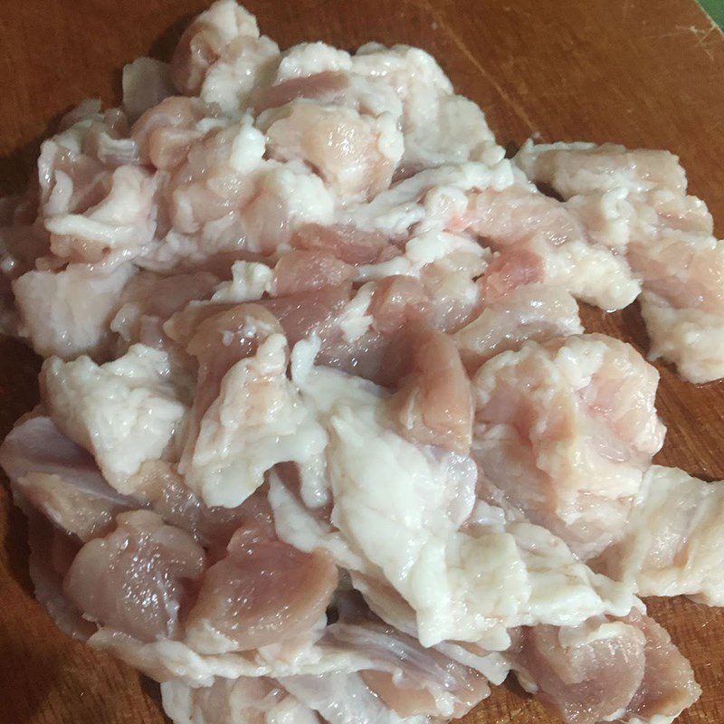 Step 1 Prepare the ingredients for stir-fried pork with onions