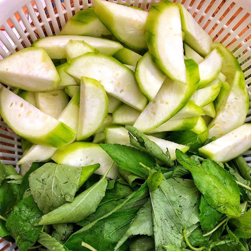 Step 1 Prepare ingredients for Crab Soup with Malabar Spinach and Gourd