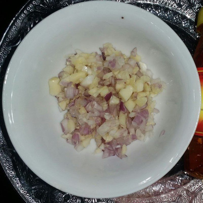 Step 1 Prepare the ingredients for Tuna Stomach Stir-Fried with Satay