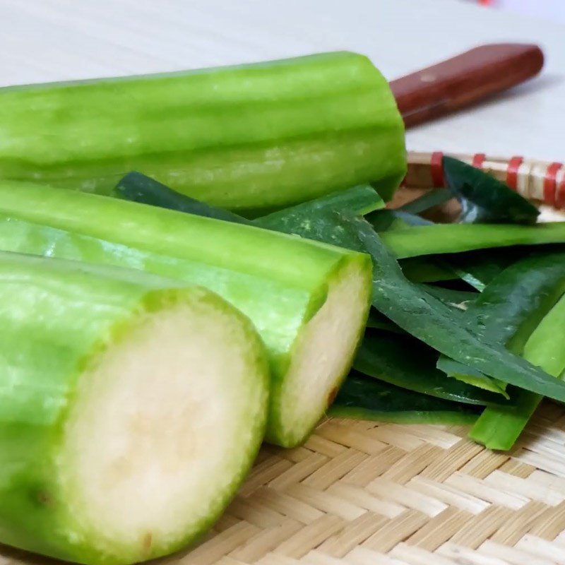 Step 1 Prepare ingredients for vegetarian stuffed gourd soup