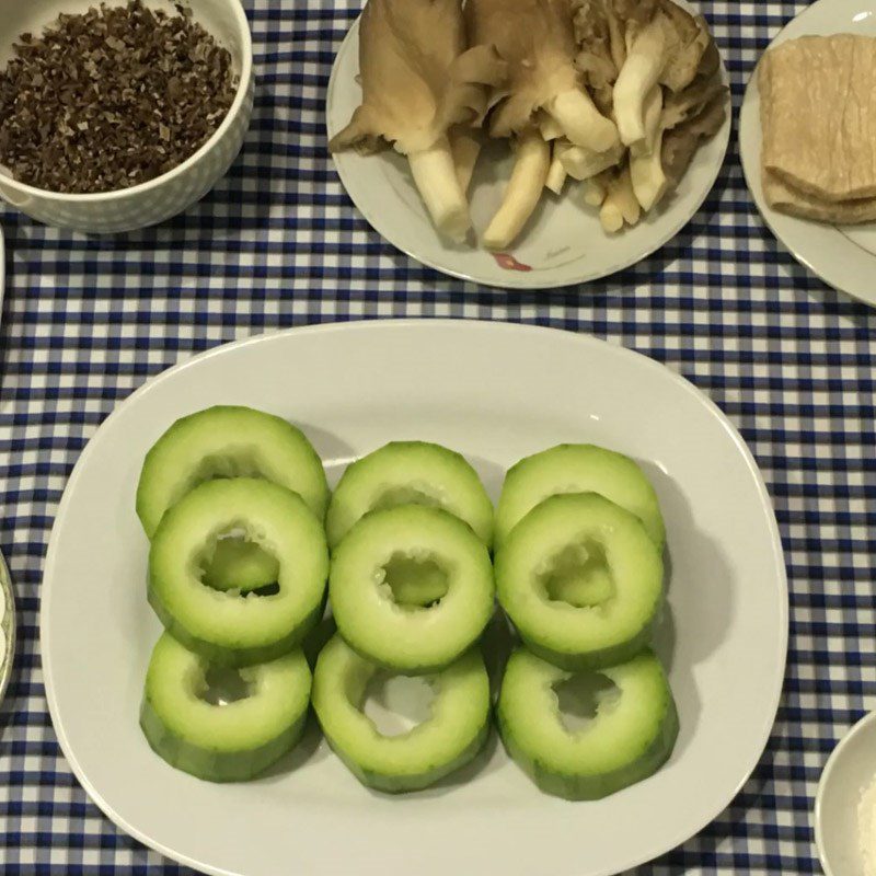 Step 1 Prepare ingredients for vegetarian stuffed gourd soup