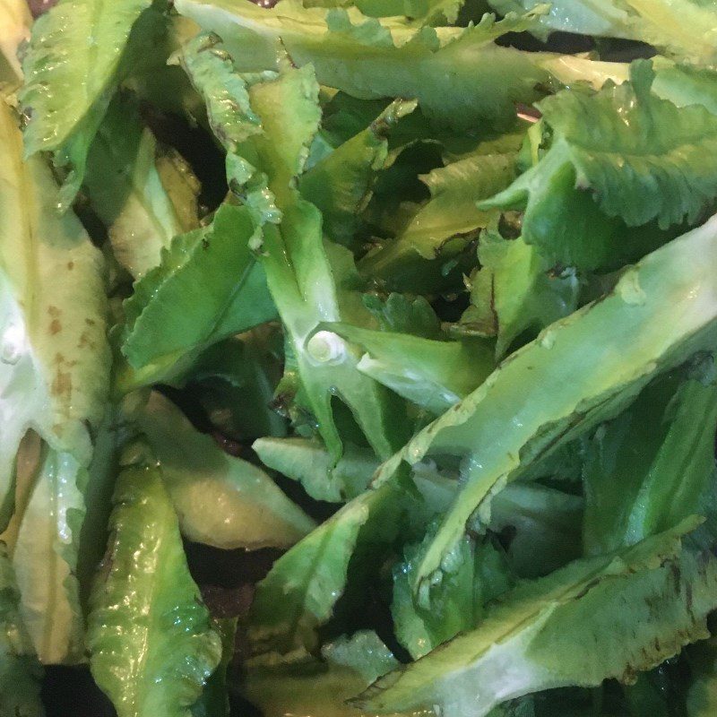 Step 1 Prepare the ingredients for Stir-fried Winged Beans with Garlic