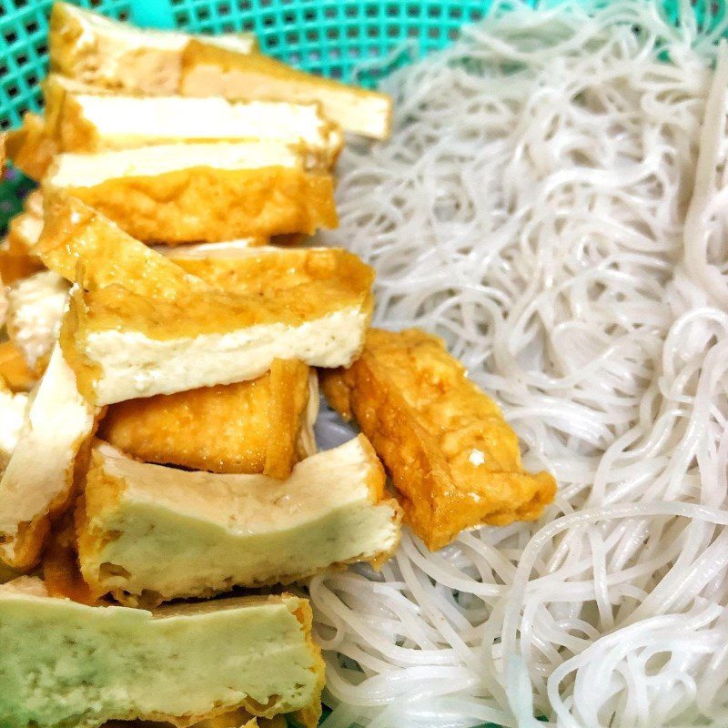 Step 1 Prepare the ingredients for fried chicken thighs with fish sauce using an air fryer