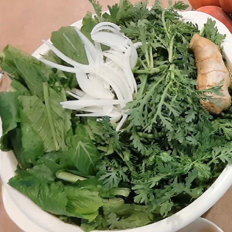 Step 1 Prepare the ingredients for chrysanthemum soup with tilapia