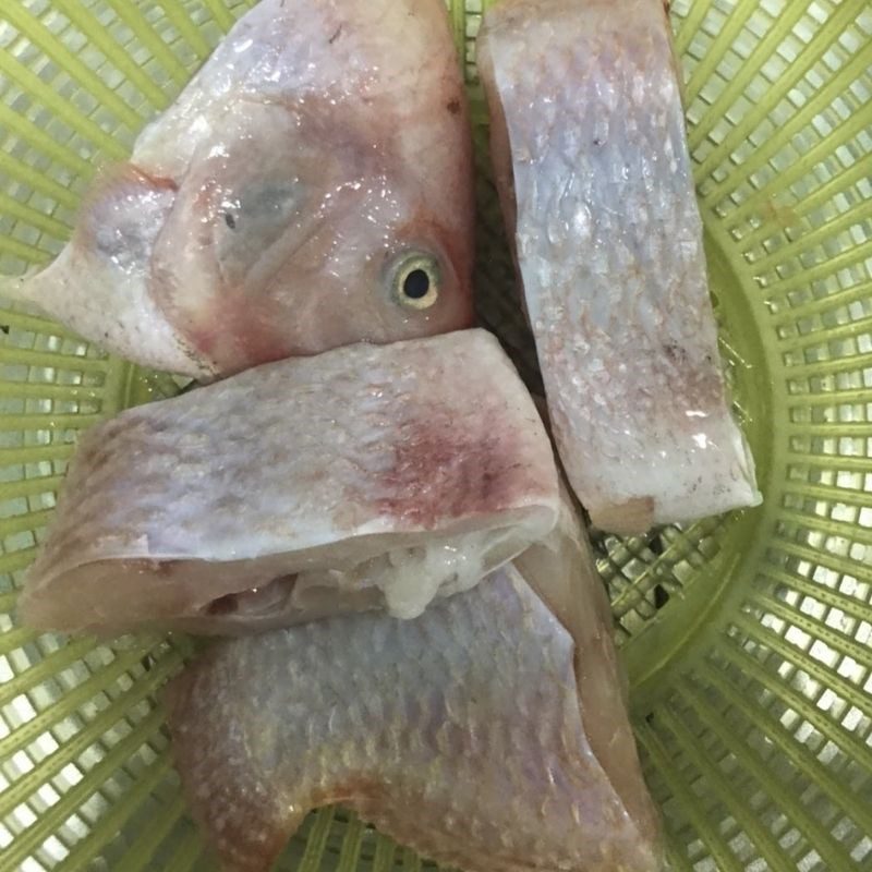 Step 1 Prepare the ingredients for sweet and sour red tilapia soup (recipe shared by a user)