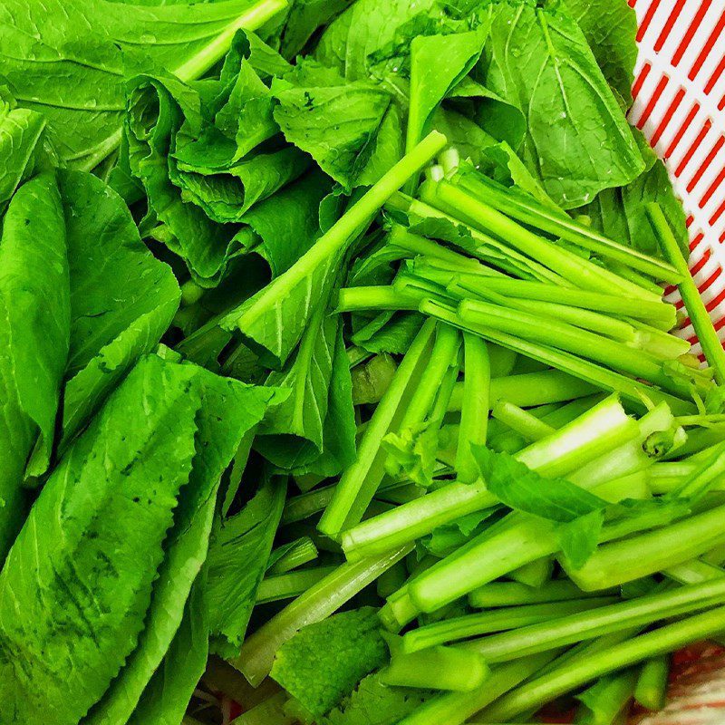 Step 1 Prepare ingredients for Kimchi Soup with Pork (recipe shared by a user)