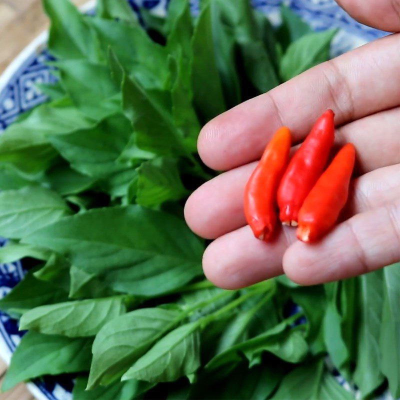 Step 1 Prepare the ingredients for White Salt with É leaves