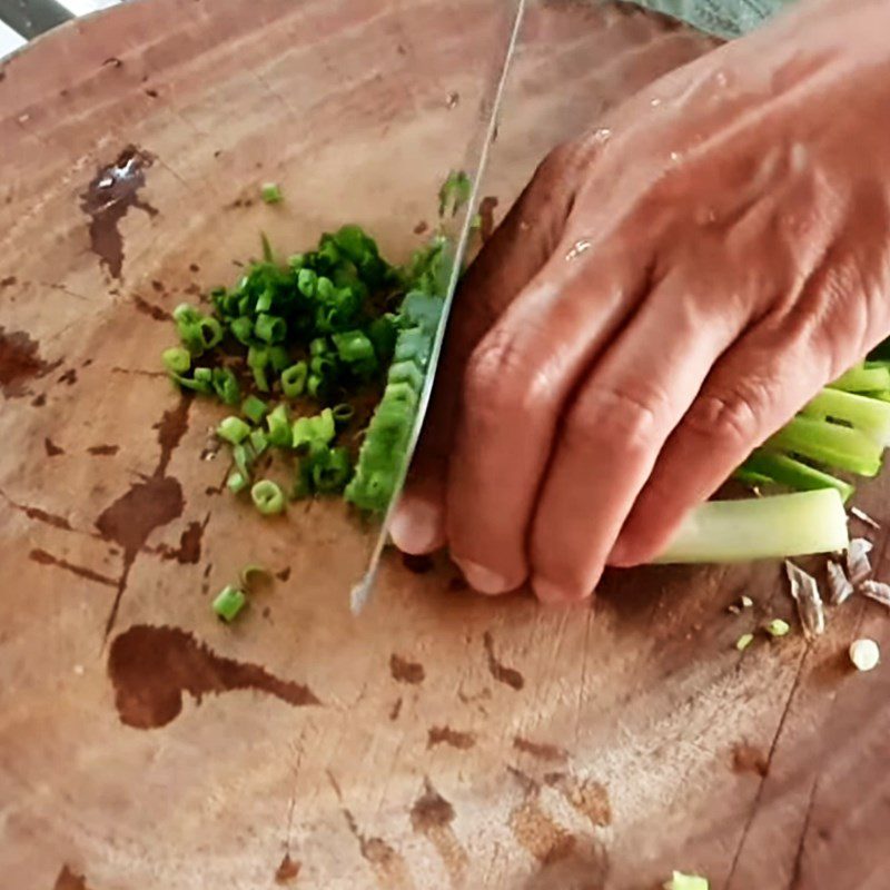 Step 1 Prepare the ingredients for Stir-fried Noodles with Celery and Tomatoes