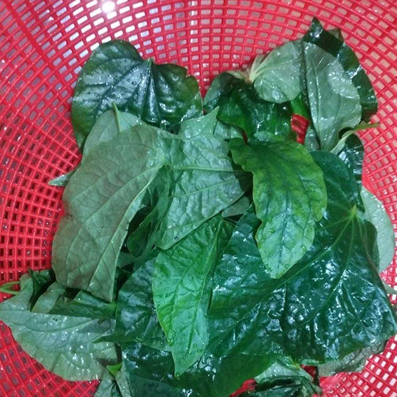 Step 1 Prepare the ingredients for Fried egg with minced pork and betel leaves