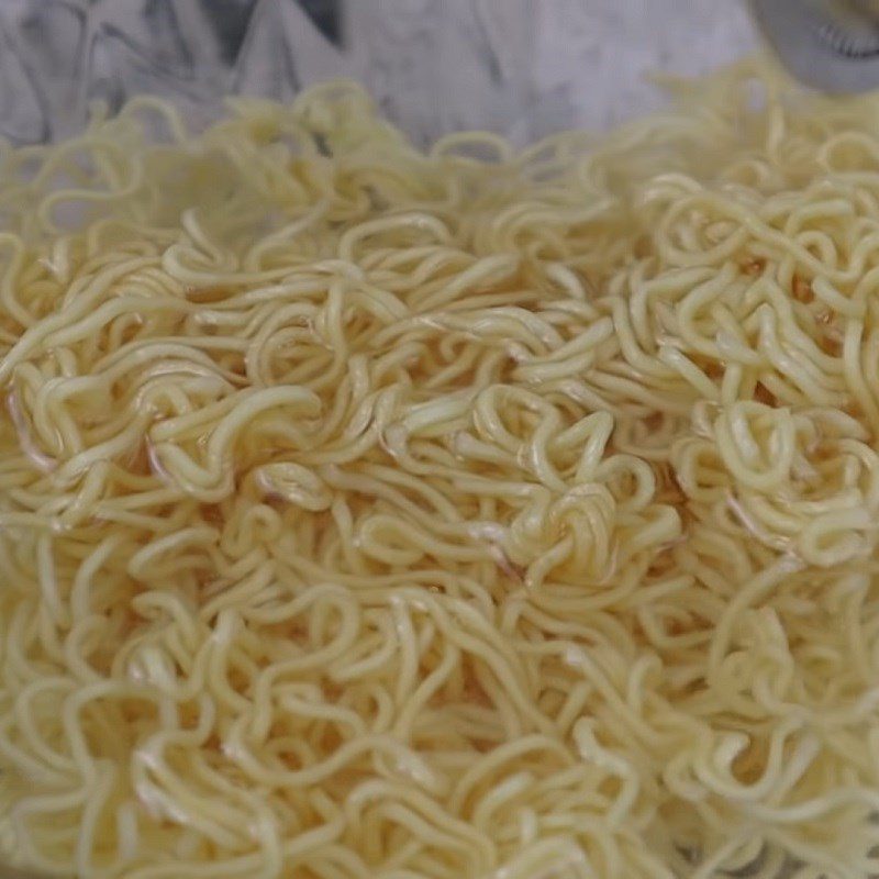 Step 1 Prepare the ingredients for Fried Noodles with Fish Balls