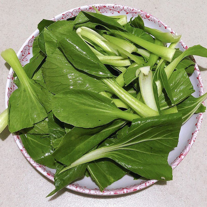 Step 1 Prepare the Ingredients for Stir-fried Bok Choy with Beef (recipe shared by a user)