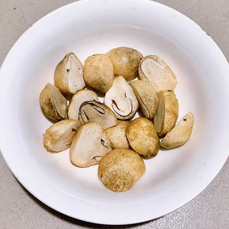 Step 1 Prepare ingredients for Stir-fried Shrimp with Straw Mushrooms