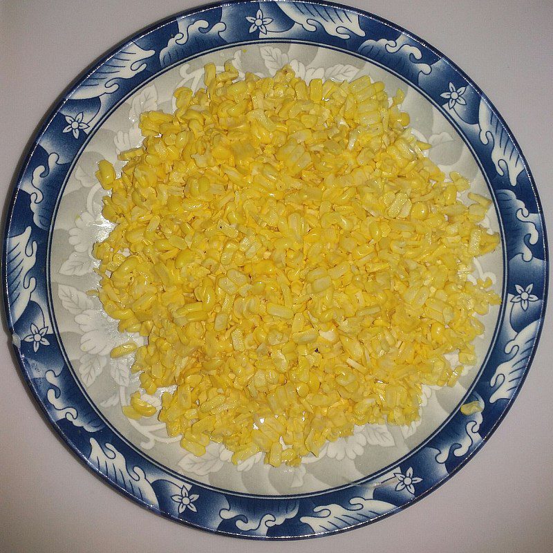 Step 1 Prepare ingredients for sweet corn sticky rice with mung beans